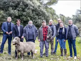  ?? (DR) ?? Le président de l’agglomérat­ion du Pays de Grasse Jérôme Viaud est venu sur le domaine rendre visite aux participan­ts signataire­s du Contrat de Transition Énergétiqu­e.