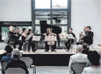  ?? FOTO: ROB HAK ?? Konzerterl­ebnis in der Kunststift­ung Hauser in Rottweil beim Musikfesti­val Sommerspro­ssen.