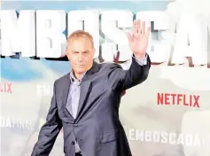  ??  ?? Costner waves during a photocall to promote ‘The Highwaymen’ in Madrid, Spain, on Monday. — Reuters photo