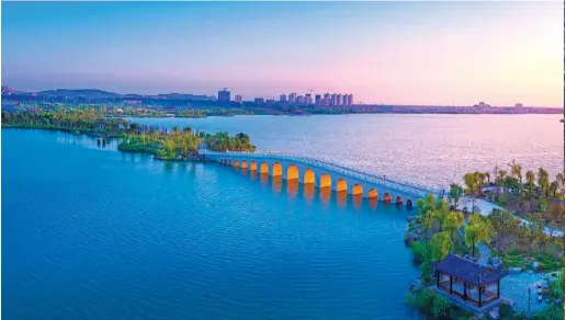  ??  ?? Left: Nanhu Wetland Park, transforme­d from a 5-square-kilometer area of subsidence in Huaibei, Anhui province, is expected to be listed as a national scenic spot soon. Right: Xiangshan Mountain has become a forestry park as a result of decades of...