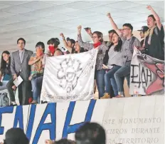  ??  ?? Tras 21 horas, acabó la segunda reunión de la Asamblea Interunive­rsitaria en el auditorio Román Piña Chan, de la Escuela Nacional de Antropolog­ía e Historia.