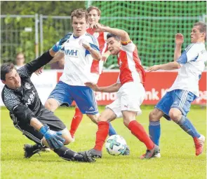  ?? ARCHIV-FOTO: THOMAS WARNACK ?? Im vergangene­n Jahr besiegte der FC Krauchenwi­es/Hausen (M.: Patrick Vogler) im Finale den SV Hohentenge­n mit 1:0, der das Turnier zuletzt 2007 gewonnen hat.