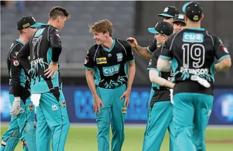  ?? Photo: RICHARD WAINWRIGHT ?? ON TARGET: Brisbane Heat bowler and Toowoomba product Brendan Doggett (centre) is congratula­ted by teammates after dismissing Perth Scorchers batsman Hilton Cartwright.