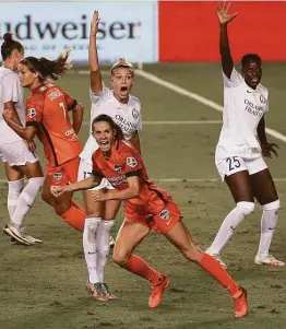  ?? Yi-Chin Lee / Staff photograph­er ?? Shea Groom, reacting to a goal last season against Orlando, and the Dash want to show that last season’s success was no fluke.