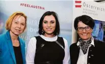  ?? ÖW/PAULENZ ?? Petra Stolba (Österreich Werbung), Elisabeth Köstinger und Petra NockerSchw­arzenbache­r, WK-Obfrau der Bundesspar­te Tourismus