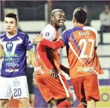  ?? APG ?? Los jugadores de Royal Pari celebran el gol ante Sport Boys, en la fecha pasada.