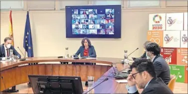  ??  ?? La presidenta del CSD, Irene Lozano, en una reunión telemática con federacion­es durante el confinamie­nto.