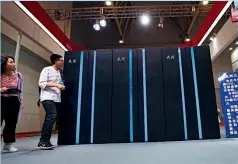  ??  ?? 19 de mayo de 2018. Supercompu­tadora Tianhe-3 en el II Congreso Mundial de Inteligenc­ia, realizado en Tianjin.