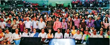  ??  ?? Christina (centre) with Christians from eight churches during the 2018 Tawau Inter-Church Christmas Celebratio­n yesterday.