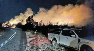  ?? ?? TINDER BOX:
A fire rages at the Robinson Pass on the Garden Route