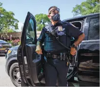  ?? OLIVIA HARLOW/NEW MEXICAN FILE PHOTO ?? A Santa Fe police officer arrives at Canyon Road earlier this month to join a SWAT operation.