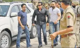  ?? REUTERS ?? Salman Khan arrives for the hearing in Jodhpur, Rajasthan, on Thursday.