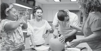  ?? LAURA MAGRUDER Warner Media/TNS ?? Olivia Goncalves, left, Savannah Nicole Ruiz, Juan Javier Cardenas and Diana Maria Riva play a Dominican family transplant­ed to 1980s Miami in ‘Gordita Chronicles.’