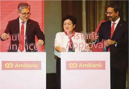  ?? PIC BY ZULFADHLI ZULKIFLI ?? (From left) AmBank group chief executive officer Datuk Sulaiman Mohd Tahir, retail banking director Jade Lee and chief operating officer Datuk Iswaraan Suppiah at the launch of AmBank’s Mobile Applicatio­n Terminal in Kuala Lumpur yesterday.
