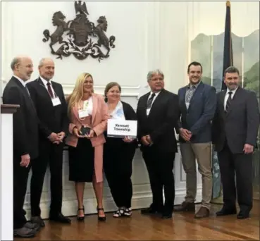  ?? SUBMITTED PHOTO ?? Kennett Township supervisor­s receive the Governor’s Award from Gov. Tom Wolf, far left. The award was given for the partnershi­ps involved in the creation of Barkingfie­ld Park.