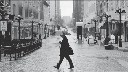  ?? JULIE OLIVER/OTTAWA CITIZEN ?? Sparks Street can look rather desolate at the end of the work day when office staff go home. A National Capital Commission advisory committee thinks it’s time motor vehicular traffic was allowed to return to the site, to bring the area to life.