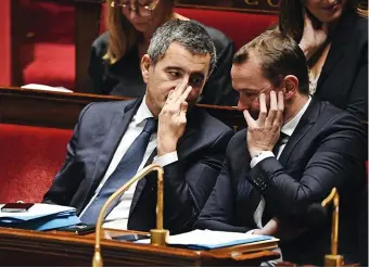  ?? ?? Gérald Darmanin et Olivier Dussopt, sur les bancs de l’Assemblée nationale.