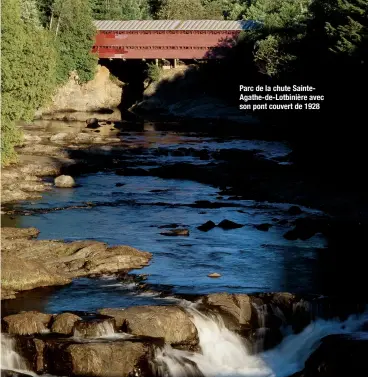  ??  ?? Parc de la chute SainteAgat­he-de-Lotbinière avec son pont couvert de 1928