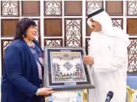  ?? (الوطن) ?? الأمير سلطان بن سلمان يكرم وزيرة الثقافة المصرية النهوض بقطاع الآثار