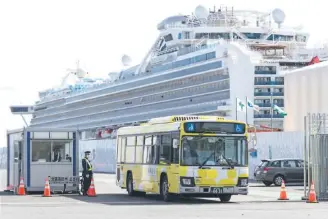  ?? |GETTY IMAGES ?? Los pasajeros comenzaron a dejar el crucero.