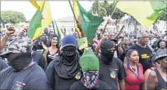  ?? (Photo AFP) ?? Les protestata­ires (ci-dessus un rassemblem­ent devant la préfecture, samedi) ont demandé hier un statut spécial pour la Guyane.