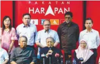  ?? ZULFADHLI ZAKI/ THESUN ?? Mahathir speaks during the press conference at Yayasan Selangor tower yesterday.