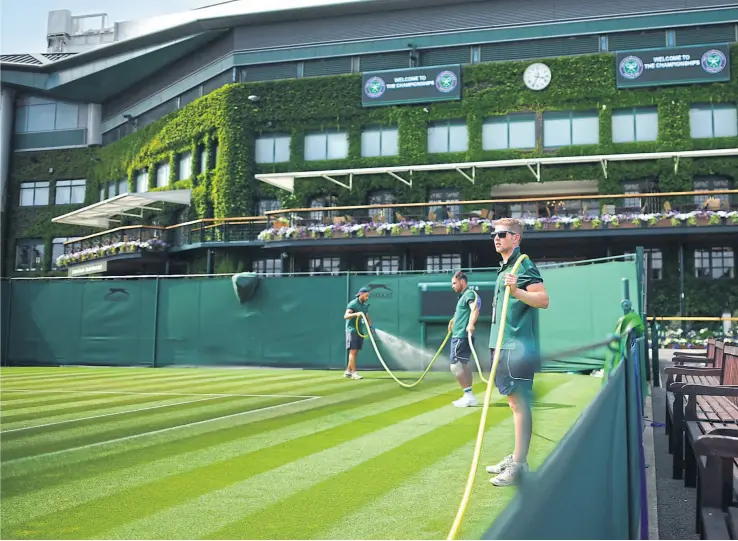  ??  ?? la imagen del All england: “es muy simple: no tenemos canchas de césped en la Argentina”, advirtió diego Schwartzma­n