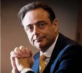  ?? FOTO ISOPIX ?? Bart De Wever legde de schuld voor de PFOS-affaire bij het gemeentebe­stuur van Zwijndrech­t, maar de huidige burgemeest­er van Zwijndrech­t is daar niet over te spreken.