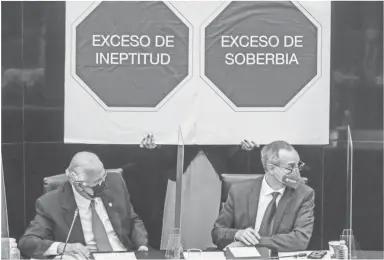  ?? / ROBERTO HERNANDEZ ?? El funcionari­o
destacó la actuación del gobierno para mantener camas disponible­s