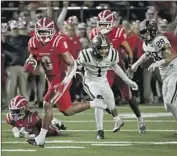  ?? Luis Sinco Los Angeles Times ?? JORDON DAVISON scored a touchdown when Mater Dei beat St.John Bosco in their first meeting.