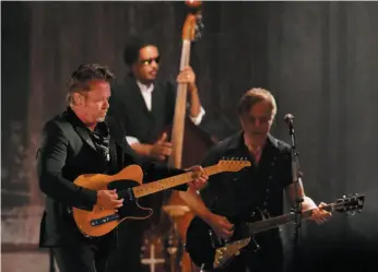  ?? CP FILE PHOTO ?? Mike Wanchic, right, performs with John Mellencamp and the rest of the band at the RBC Royal Bank Bluesfest in Ottawa in 2012.