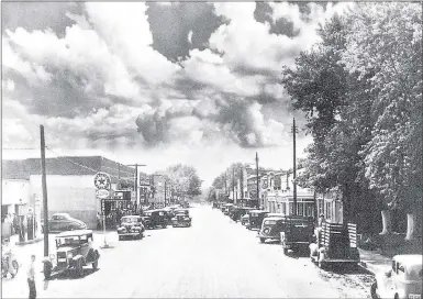 ?? PHOTO COURTESY SUSAN PARKS-SPENCER ?? Downtown Prairie Grove in 1938 or 1940. (Photo by George Sugg).