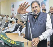  ?? RAVI KUMAR/HT ?? INLD’S Abhay Chautala, who is also the leader of opposition in Haryana assembly, at a parallel show in Chandigarh.