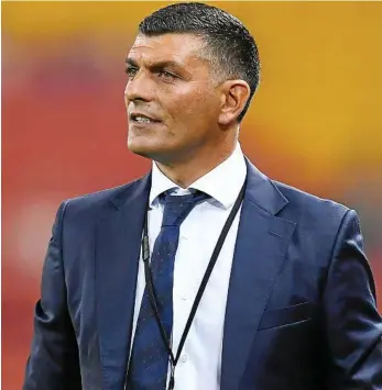  ??  ?? UNDER PRESSURE: Brisbane Roar coach John Aloisi. PHOTO: IAN HITCHCOCK