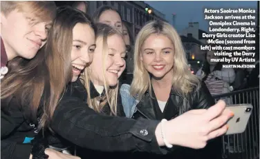  ?? MARTIN McKEOWN ?? Actors Saoirse Monica Jackson arrives at the Omniplex Cinema in Londonderr­y. Right, Derry Girls creator LisaMcGee (second from left) with cast membersvis­iting the Derry mural by UV Artists