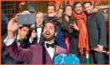  ??  ?? FILM ACTORS CLICK SELFIES AT A 2014 FILM AWARDS EVENT.