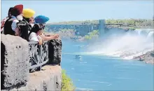  ?? ALISON LANGLEY THE NIAGARA FALLS REVIEW ?? Visitors check out the Horseshoe Falls at Table Rock, Monday.