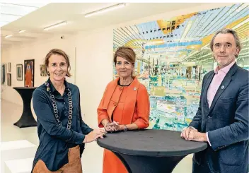  ?? RP-FOTOS (4): THOMAS LAMMERTZ ?? Jessica Oehmke, Anahita Teymourian-Pesch und Christian Siempelkam­p bilden den Vorstand des neuen Vereins Kunst und Raum 21, der wichtige Kunst aus Privatbesi­tz am Karlsplatz 25 ausstellt.