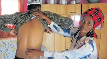  ?? Picture: BONGANI FUZILE ?? UNHAPPY: Lucky Dunjwa, 26, and his mother Nolwandle showing the Daily Dispatch healing wounds he allegedly sustained after he was assaulted by security staff at Cofimvaba Hospital
