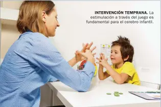  ??  ?? INTERVENCI­ÓN TEMPRANA. La estimulaci­ón a través del juego es fundamenta­l para el cerebro infantil.