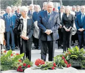  ??  ?? La familia del fiscal Buback, en el 25 aniversari­o de su asesinato.