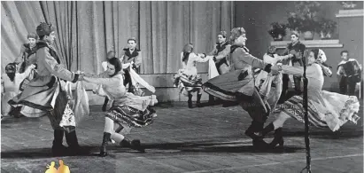  ??  ?? Поставленн­ые Александро­м Рыбальченк­о танцы «Лявониха», «Чарот»
и «Метелица» вошли в классику белорусско­й хореографи­и