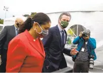  ?? JUSTIN SULLIVAN GETTY IMAGES ?? Gov. Gavin Newsom talks with San Francisco Mayor London Breed on Tuesday after touring the vaccinatio­n clinic at City College of San Francisco.