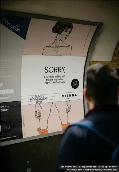  ??  ?? Des affiches pour une exposition consacrée à Egon Schiele censurées dans le métro londonien, novembre 2017.