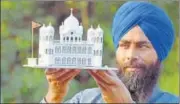  ?? SAMEER SEHGAL/HT ?? ▪ A paper artist shows a model of Kartarpur Sahib, the final resting place of Guru Nanak Dev, in Amritsar on Thursday.