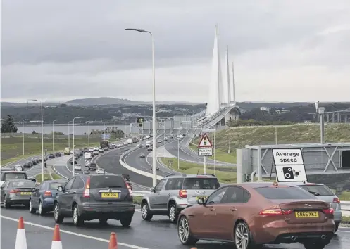  ?? PICTURE: ALISTAIR LINFORD ?? 0 There were extensive rush hour delays as the Queensferr­y Crossing re-opened to traffic yesterday.