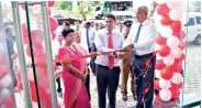  ??  ?? Nandadasa Rajapaksa, Thusitha Rajapaksa and Kaushalya Perera open the brand-new showroom in Kurunegala