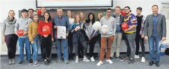  ?? FOTO: SCHULE ?? Schüler der Kaufmännis­chen Schule Ehingen haben sich typisieren lassen.