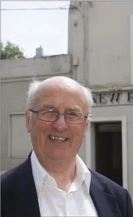  ??  ?? Jim Howlett outside New Ross Workmen’s Club on Mary Street.