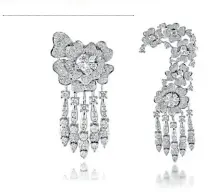  ??  ?? Narayan Jewellers Ear cuffs make a dramatic comeback with this edgy look that marries the concept of combining a ear cuff with a stud to create a contempora­ry look.